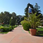 Ξενοδοχείο με διαμερίσματα Sea View Iglika 2*